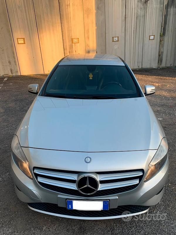 Usata Mercedes A180 109 CV (80 kW) 2014 Grigio Berlina
