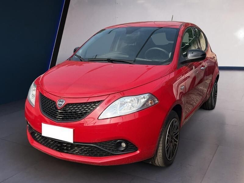Usata Lancia Ypsilon Gold 70 CV (51 kW) 2021 Rosso Utilitaria