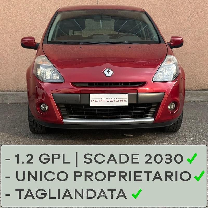 Usata Renault Clio II 75 CV (55 kW) 2010 Rosso Berlina