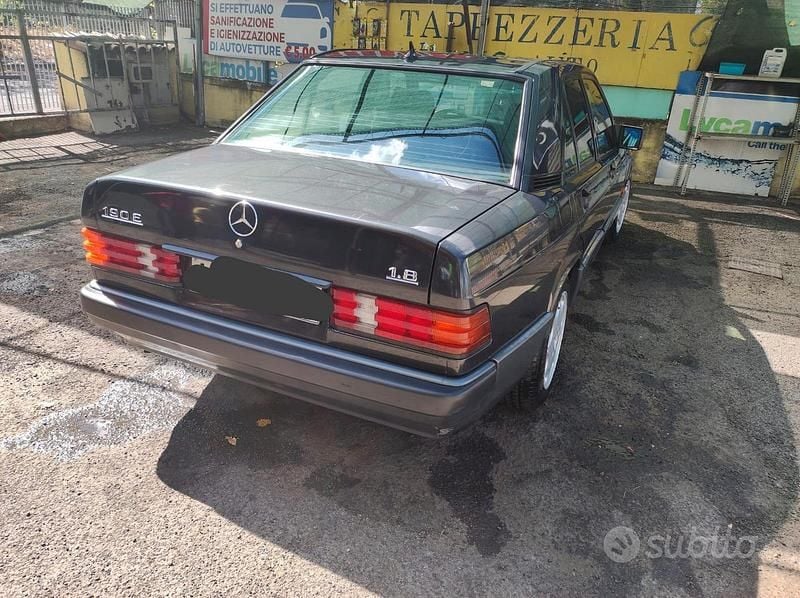 Usata Mercedes 190 109 CV (80 kW) 1992 Grigio Berlina