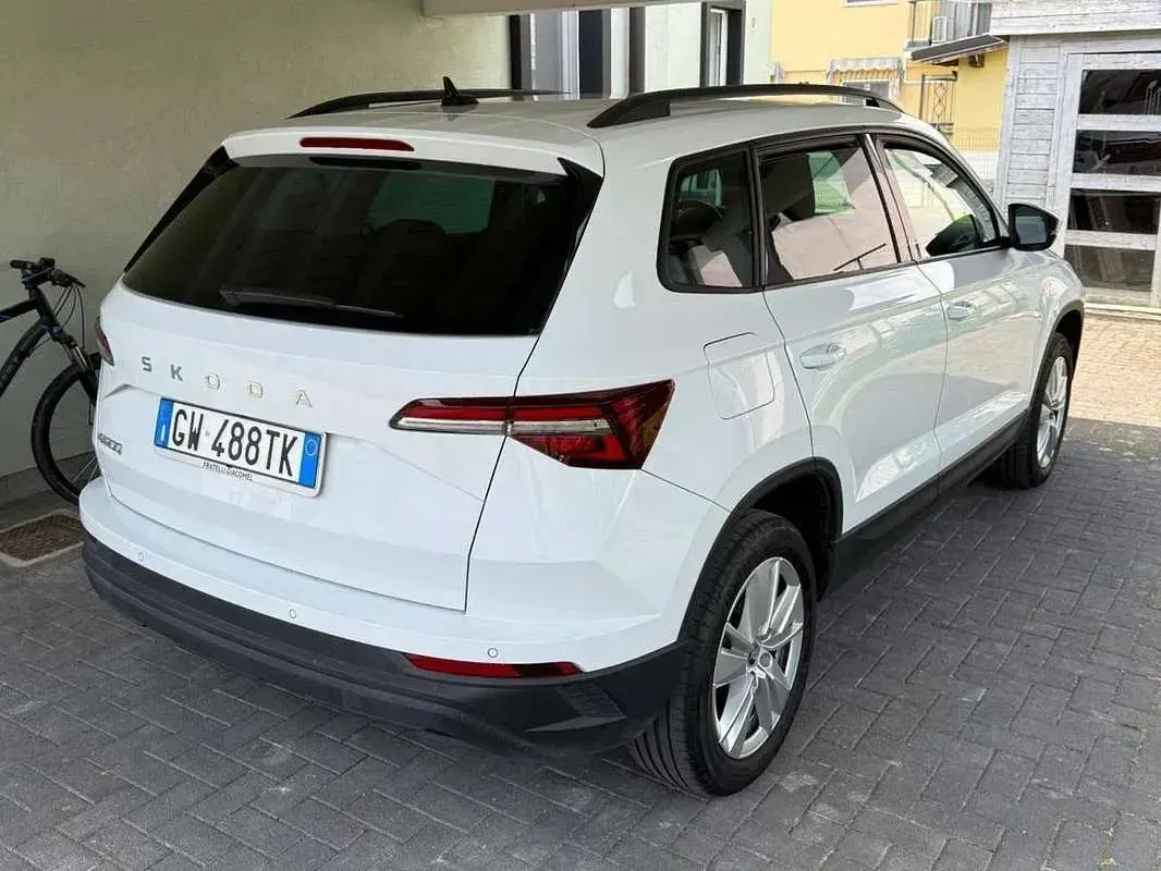 Usata Skoda Karoq Executive 150 CV (110 kW) 2025 Bianco SUV
