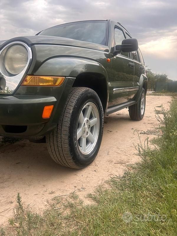 Usata Jeep Cherokee 163 CV (119 kW) 2007 Verde SUV