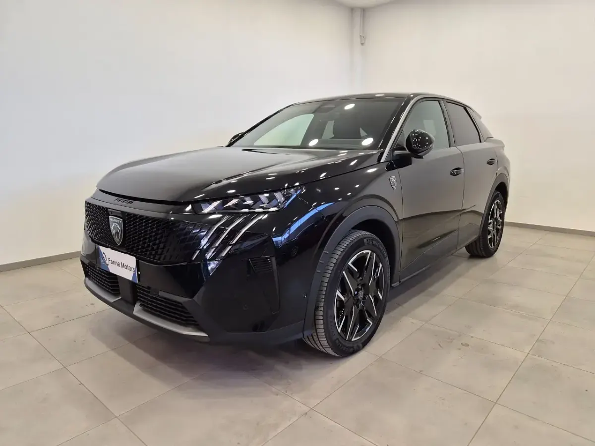 Käytetty Peugeot 3008 145 HP (106 kW) 2025 Katumaasturi