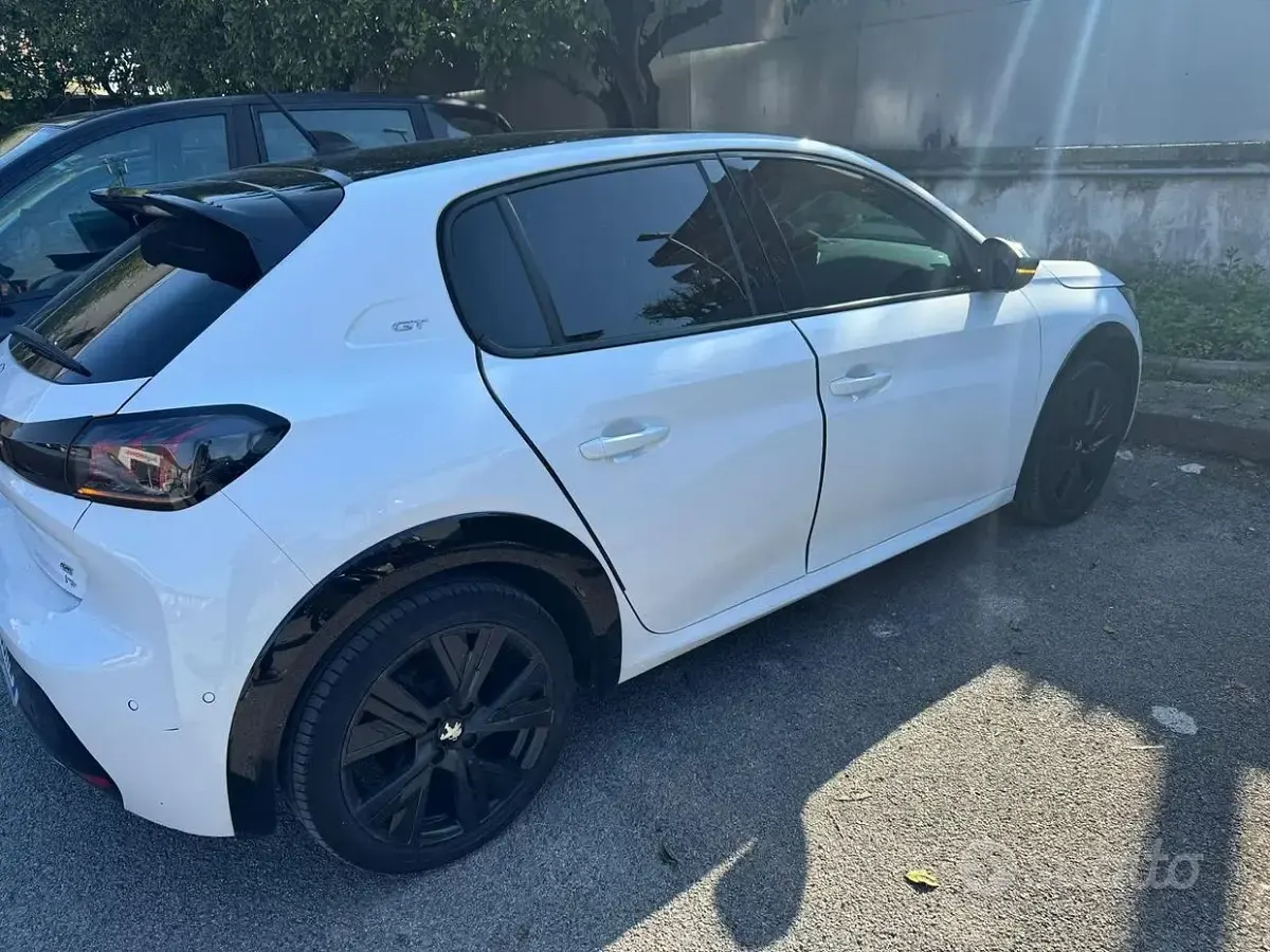 Usata Peugeot 208 GT 82 CV (60 kW) 2023 Bianco Utilitaria