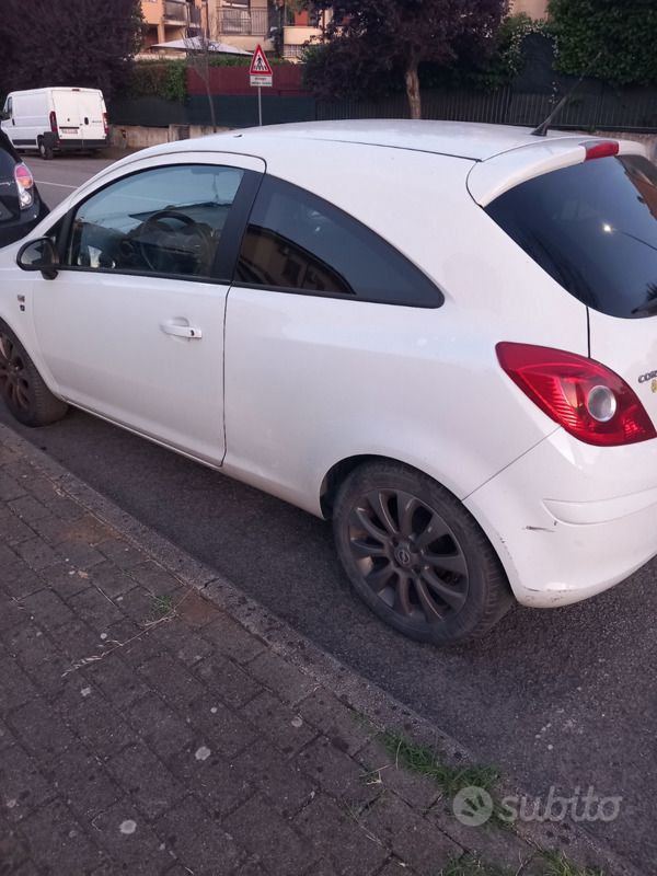 Usata Opel Corsa Sport 80 CV (58 kW) 2011 Bianco Utilitaria