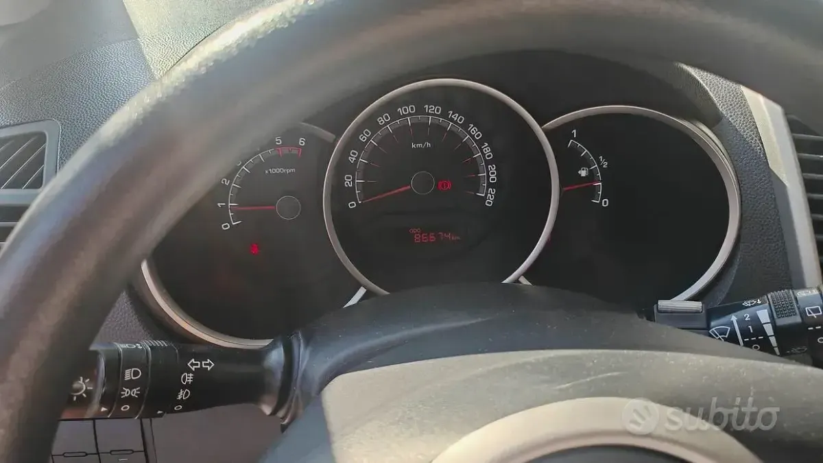 Usata Kia Venga Active 90 CV (66 kW) 2016 Bianco Utilitaria