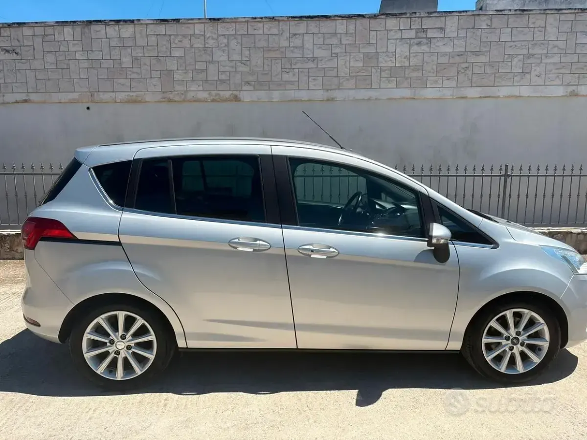 Usata Ford B-MAX Titanium 75 CV (55 kW) 2015 Grigio Monovolume