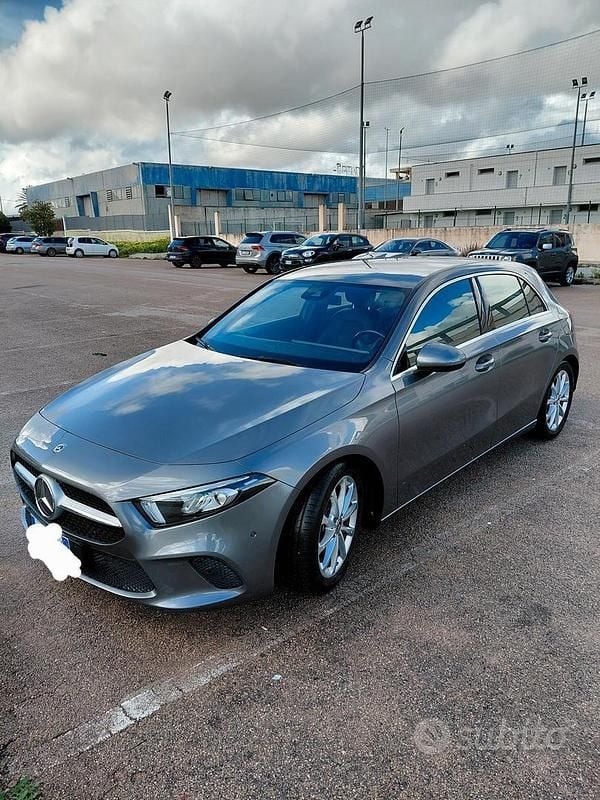 Usata Mercedes A180 116 CV (85 kW) 2018 Grigio Berlina