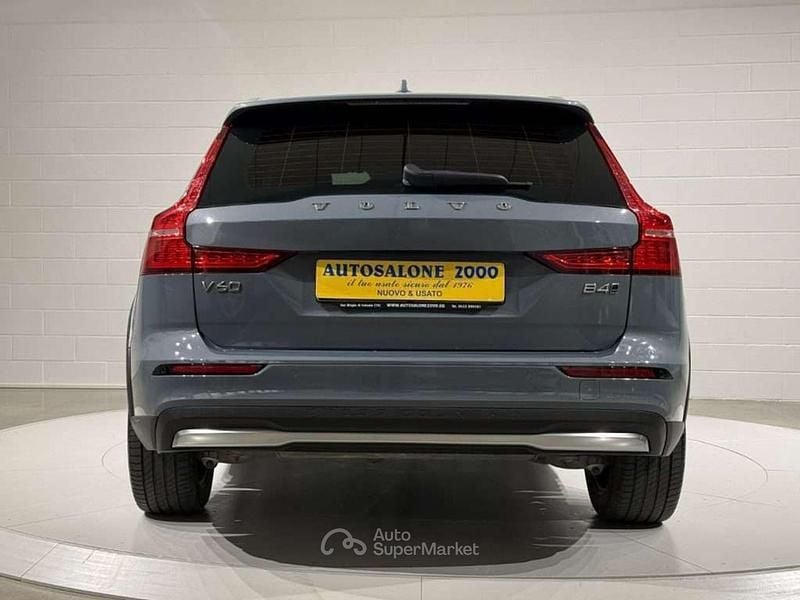 Usata Volvo V60 CC Core 197 CV (144 kW) 2023 Grigio Station wagon