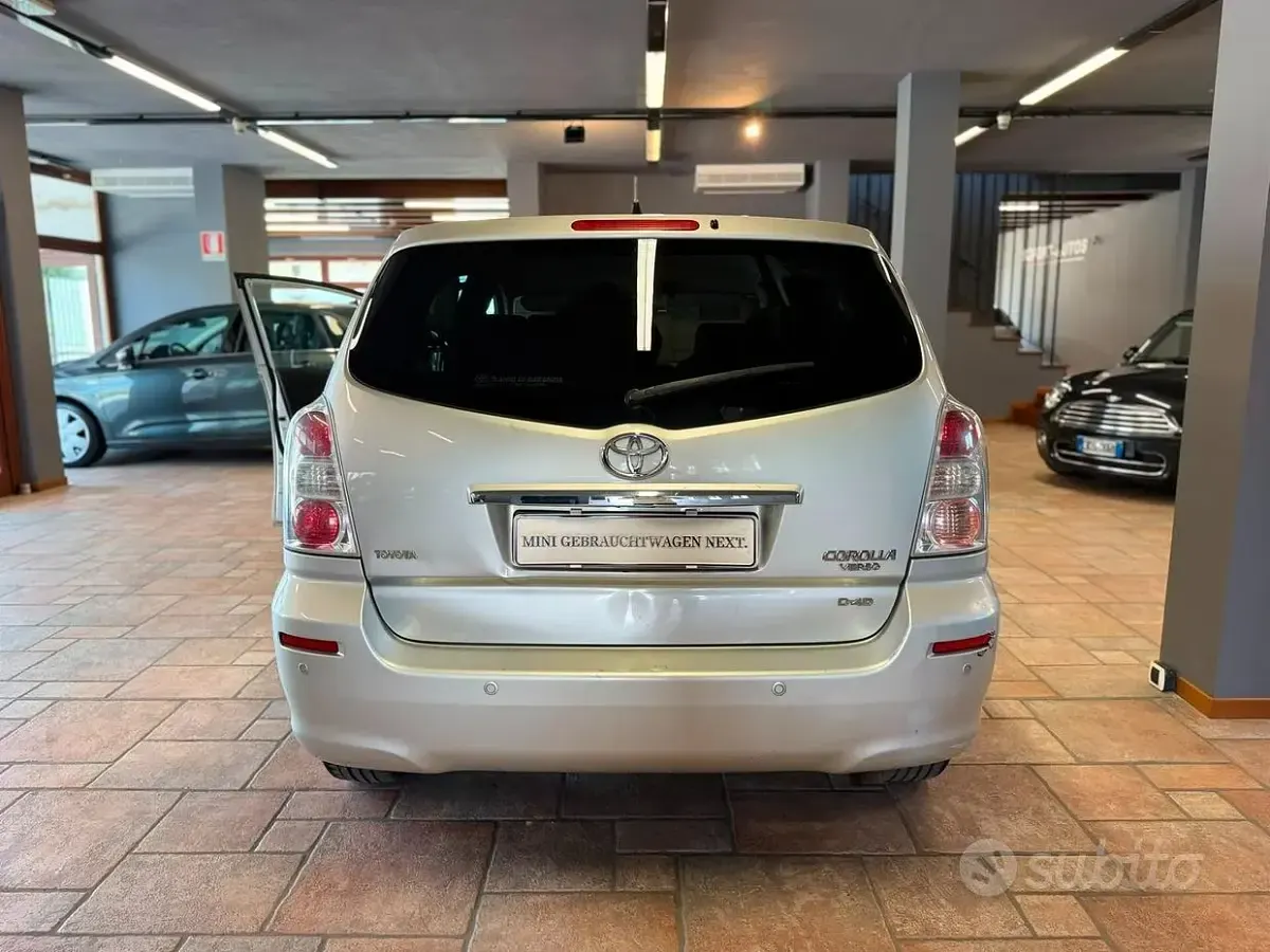 Usata Toyota Corolla Verso Luna 136 CV (100 kW) 2009 Grigio Monovolume