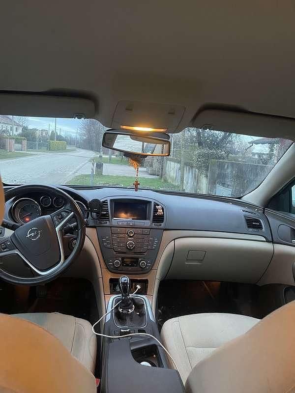 Usata Opel Insignia 140 CV (102 kW) 2011 Grigio Station wagon