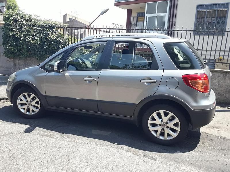 Usata Fiat Sedici 135 CV (99 kW) 2014 Grigio SUV