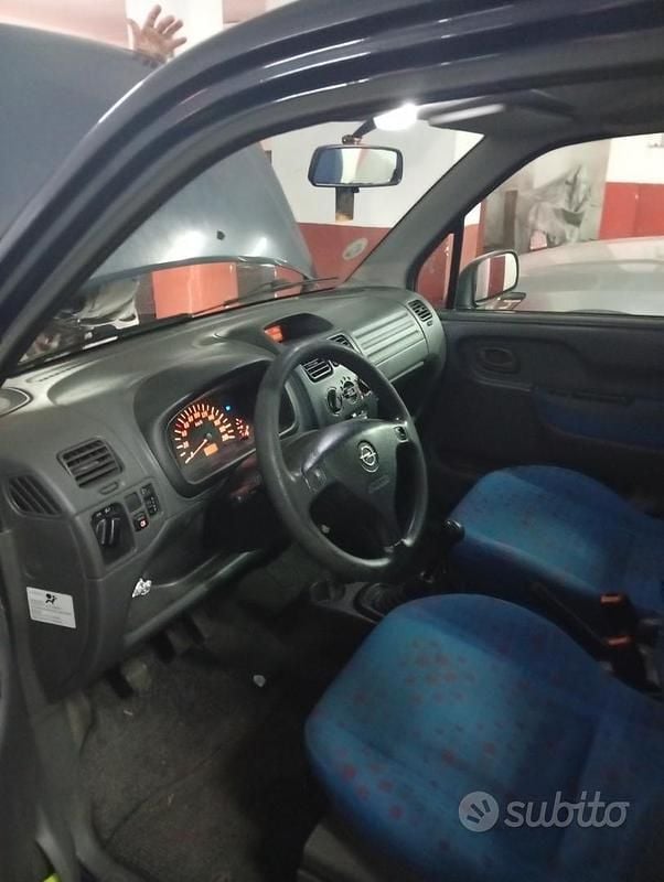 Usata Opel Agila 75 CV (55 kW) 2003 Monovolume