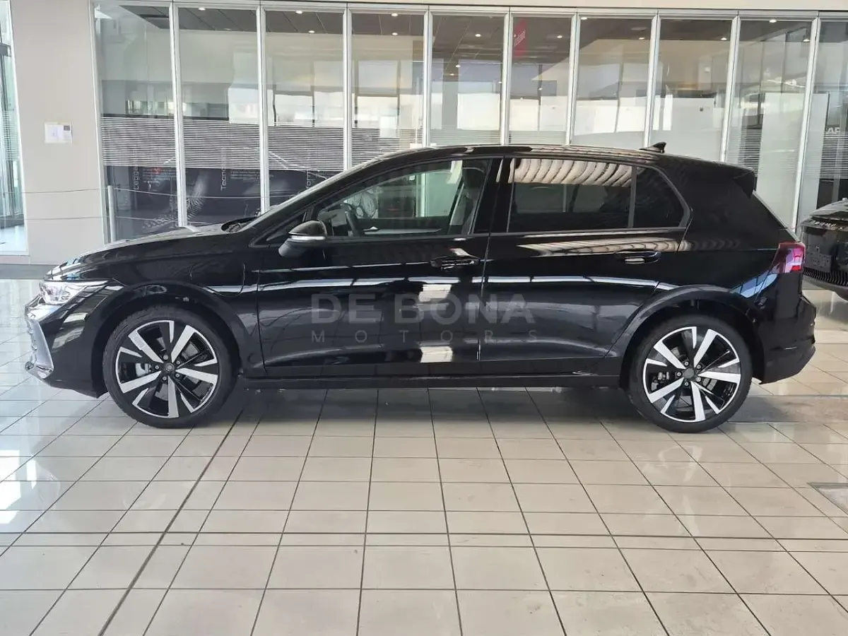 Nuova VW Golf VIII Life 204 CV (150 kW) 2025 Grenadill black metallizzato Berlina