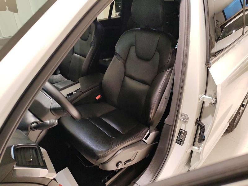 Gebraucht Volvo XC90 Momentum 235 PS (172 kW) 2021 Weiß SUV