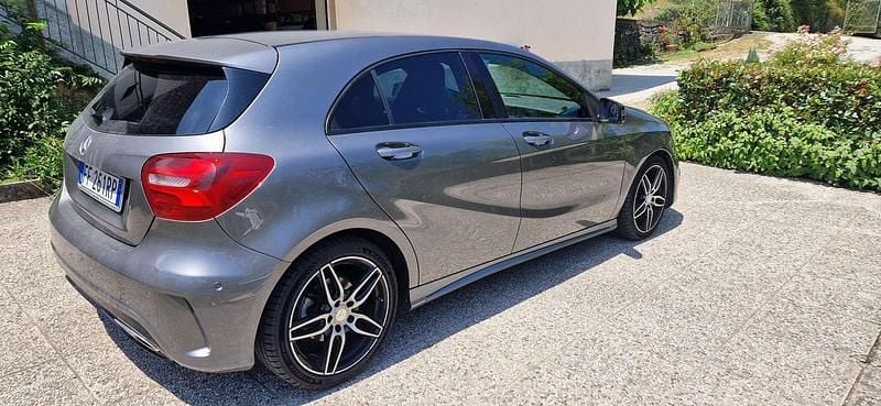 Usata Mercedes A180 Premium 109 CV (80 kW) 2016 Grigio Berlina