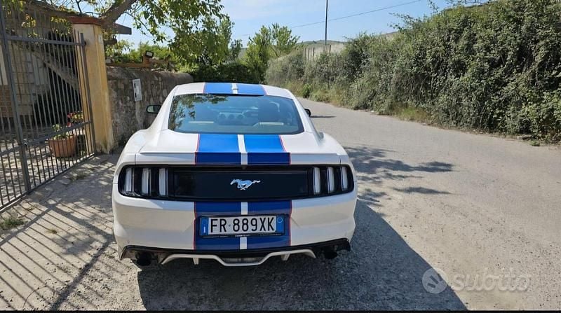 Usata Ford Mustang 310 CV (228 kW) 2018 Bianco Coupé