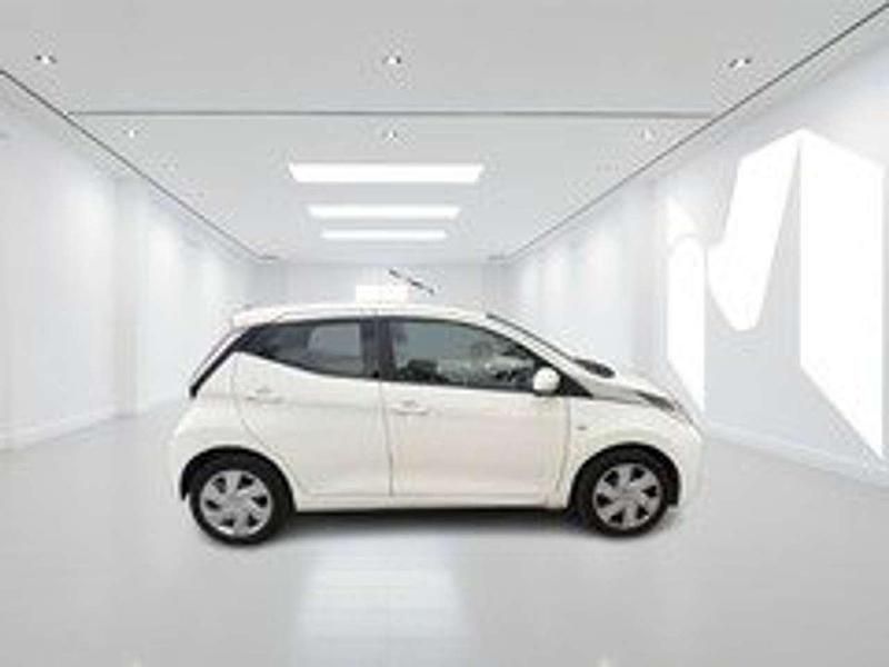 Usata Toyota Aygo X-wave 69 CV (50 kW) 2016 Bianco Utilitaria