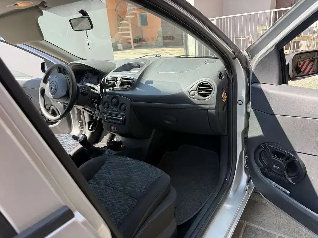 Usata Renault Clio Dynamique 75 CV (55 kW) 2008 Grigio Station wagon