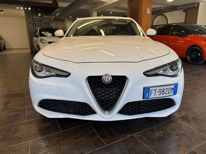 Usata Alfa Romeo Giulia Executive 150 CV (110 kW) 2018 Bianco Berlina