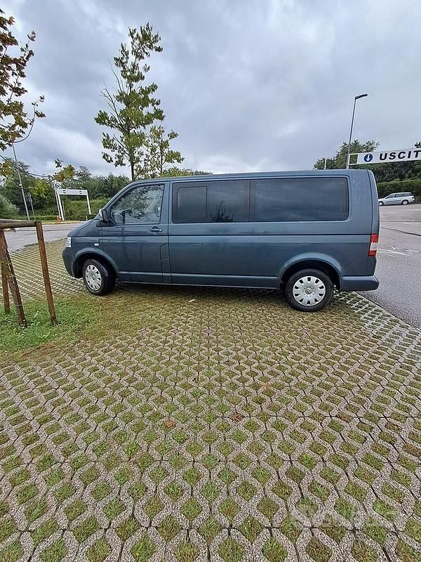 Usata VW Caravelle 2007 Grigio Monovolume