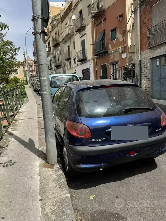 Usata Peugeot 206 60 CV (44 kW) 2001 Bluazzurro Berlina