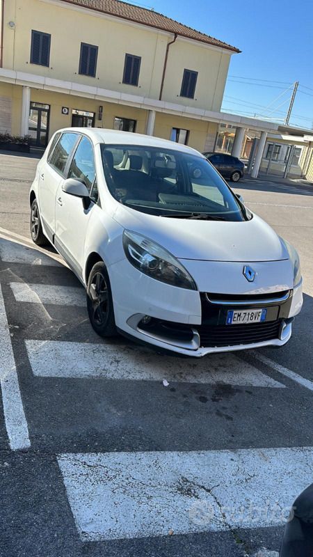Usata 2012 Renault Scénic III Monovolume | 2600 € (Super prezzo) - Immagine 1/4