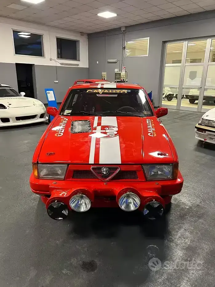 Usata Alfa Romeo 75 155 CV (114 kW) 1988 Rosso Berlina