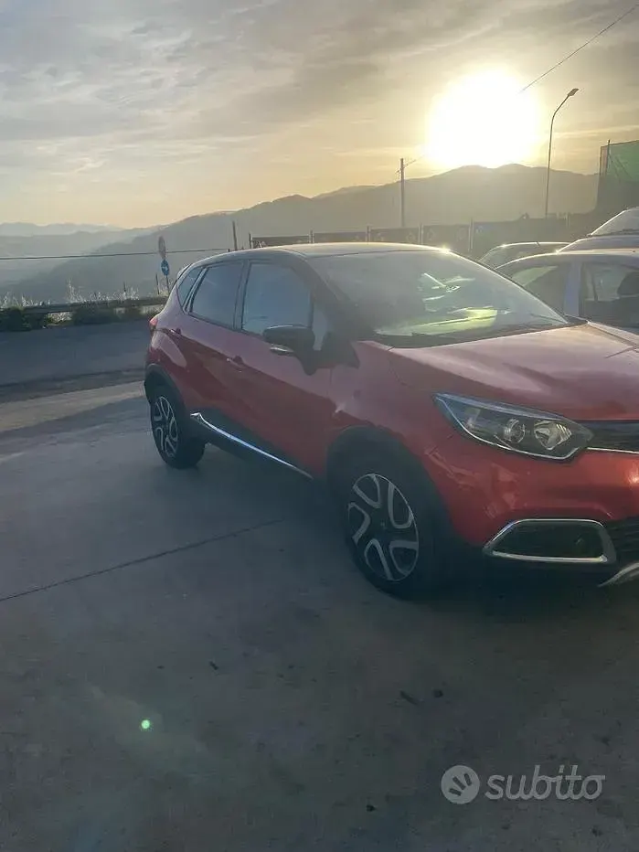 Usata Renault Captur 90 CV (66 kW) 2015 Rosso SUV