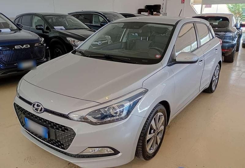 Usata Hyundai i20 84 CV (61 kW) 2018 Argento Utilitaria