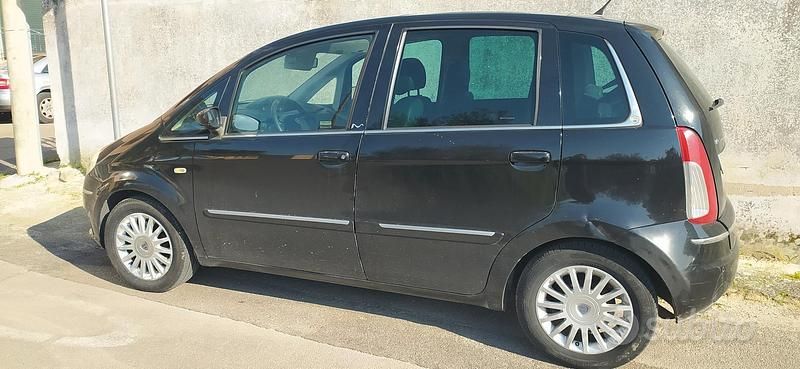 Usata Lancia Musa 90 CV (66 kW) 2008 Nero Monovolume