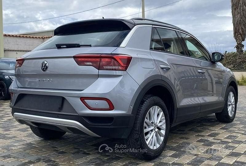 Usata VW T-Roc Life 116 CV (85 kW) 2023 Nero SUV