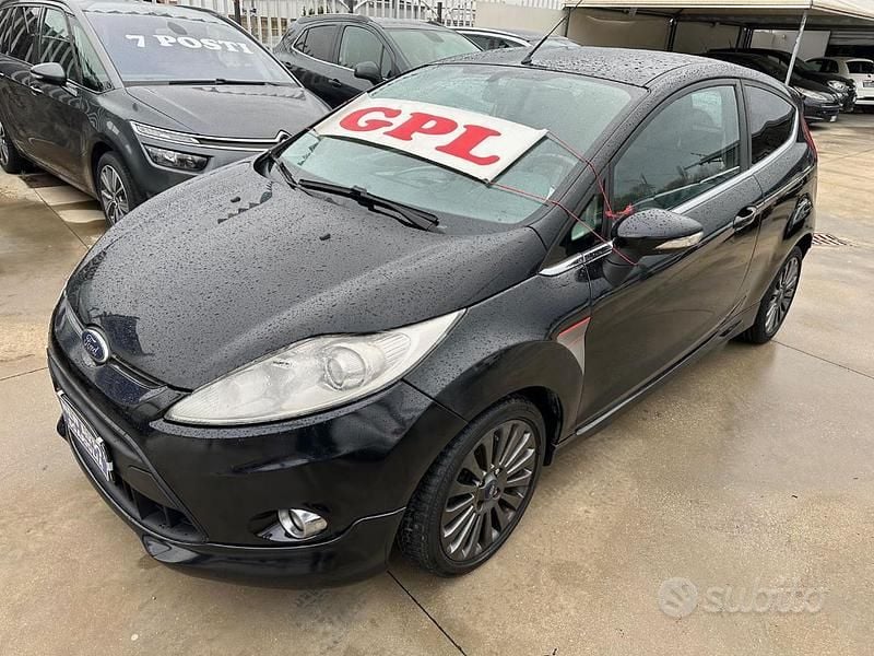 Usata Ford Fiesta Titanium 97 CV (71 kW) 2009 Nero Utilitaria