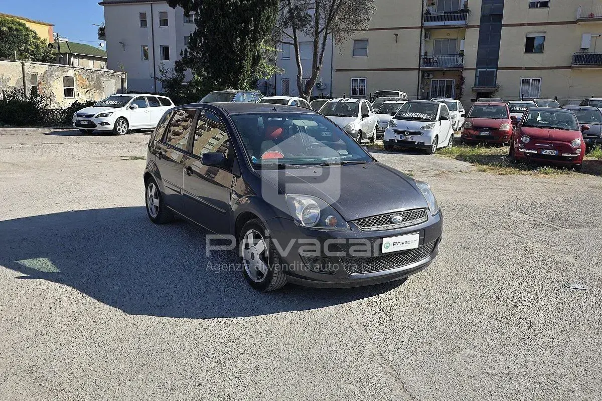 Usata Ford Fiesta 68 CV (50 kW) 2008 Grigio Utilitaria