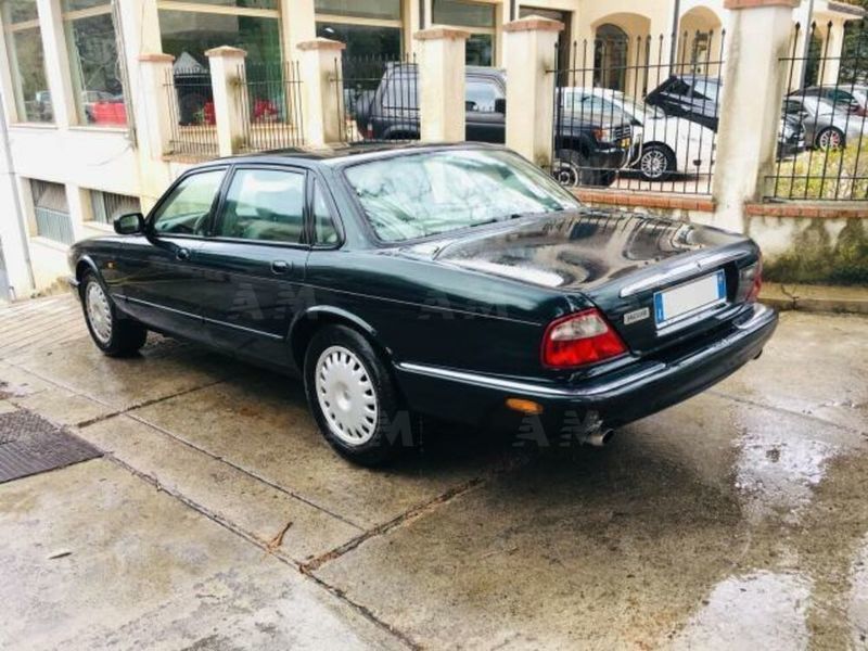 Compra Jaguar XJ8 3.2 Benzina 237 CV (1999) a Morano Calabro • Valutata