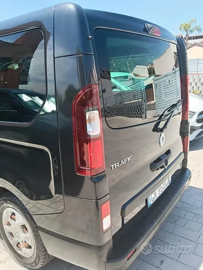 Usata Renault Trafic 101 CV (74 kW) 2023 Nero Monovolume