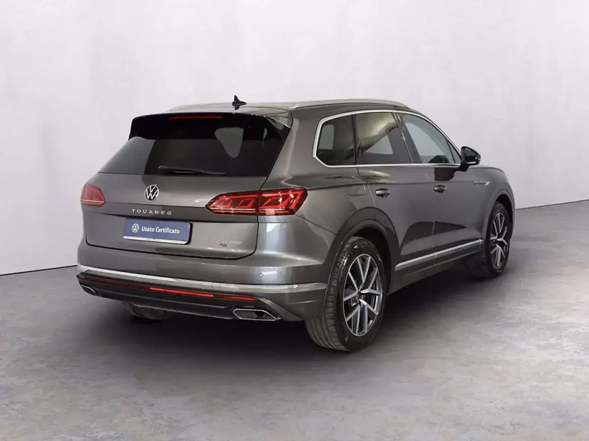 Usata VW Touareg Elegance 381 CV (280 kW) 2023 Silizium grey metallizzato SUV