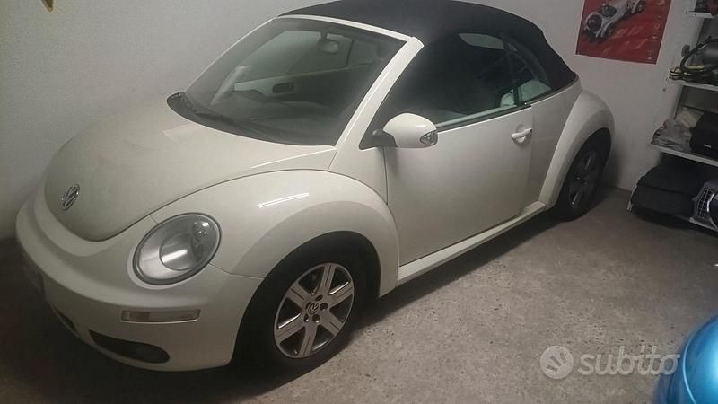Usata VW New Beetle 105 CV (77 kW) 2008 Bianco Utilitaria