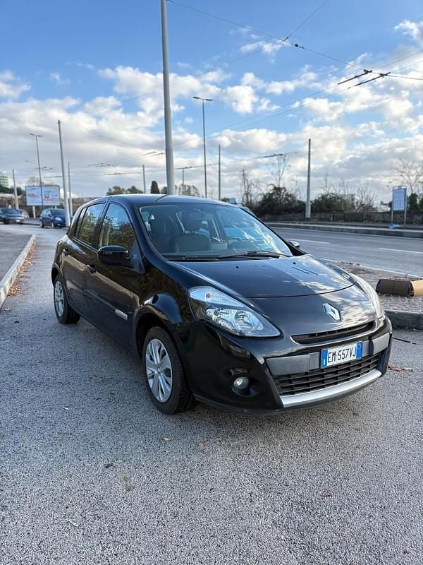Usata Renault Clio IV Dynamique 74 CV (54 kW) 2012 Nero Berlina