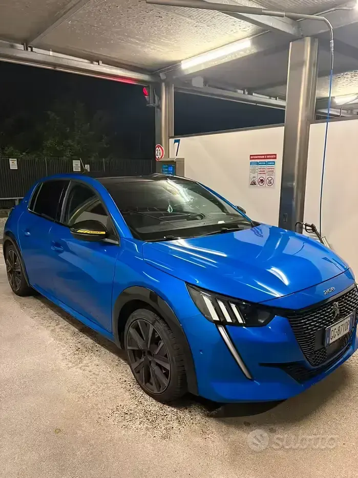 Usata Peugeot 208 GT 101 CV (74 kW) 2021 Blu Utilitaria