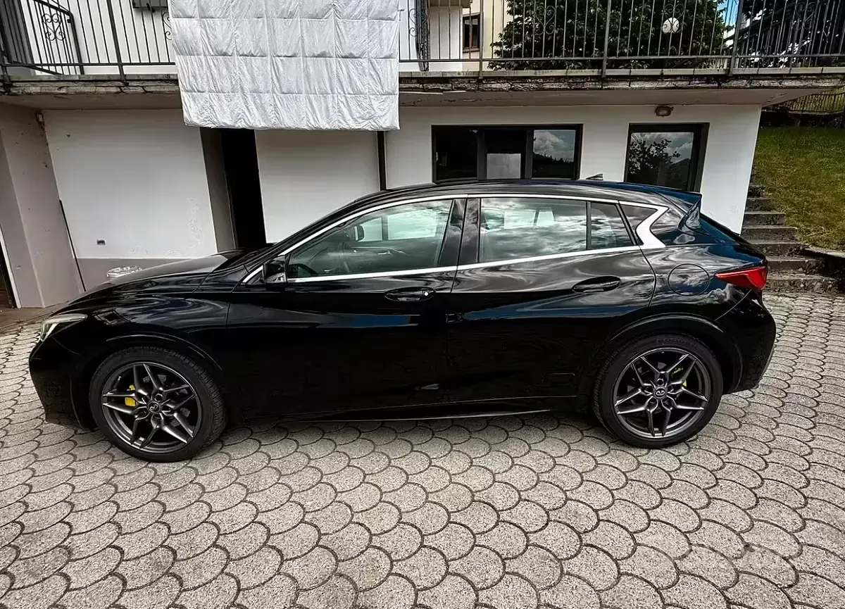 Usata Infiniti Q30 Sport Tech 170 CV (125 kW) 2016 Nero Berlina