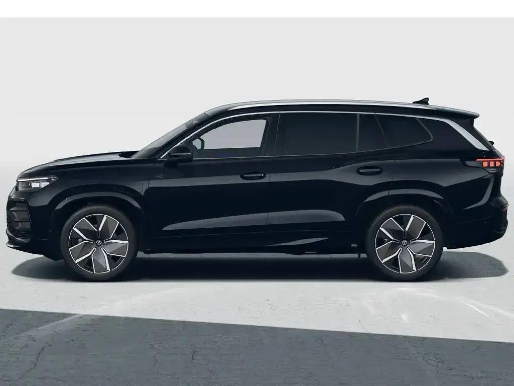 Nuova VW Tayron R-line Plus 204 CV (150 kW) 2026 Grenadill black metallizzato SUV