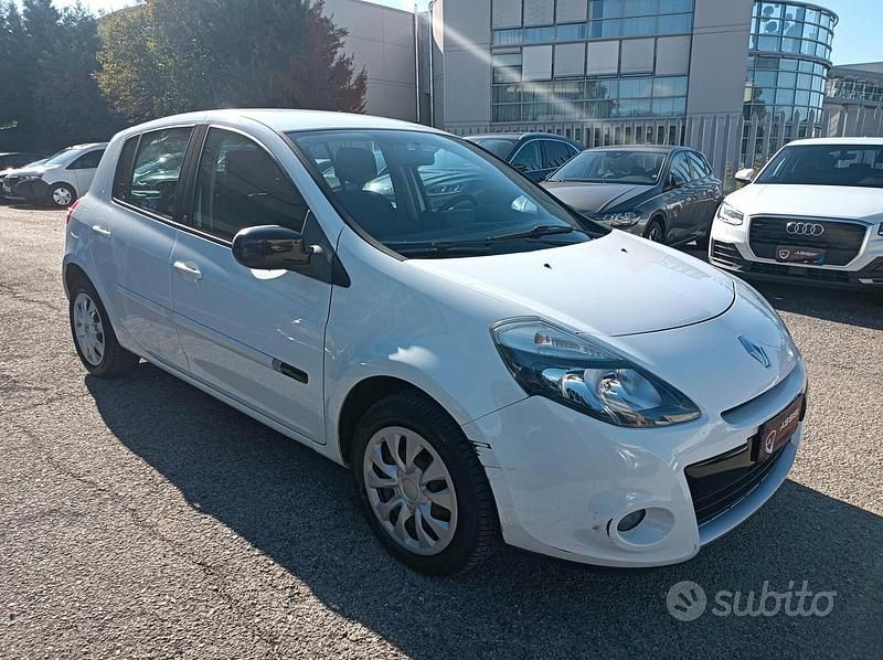 Usata Renault Clio II Initiale 101 CV (74 kW) 2011 Bianco Berlina