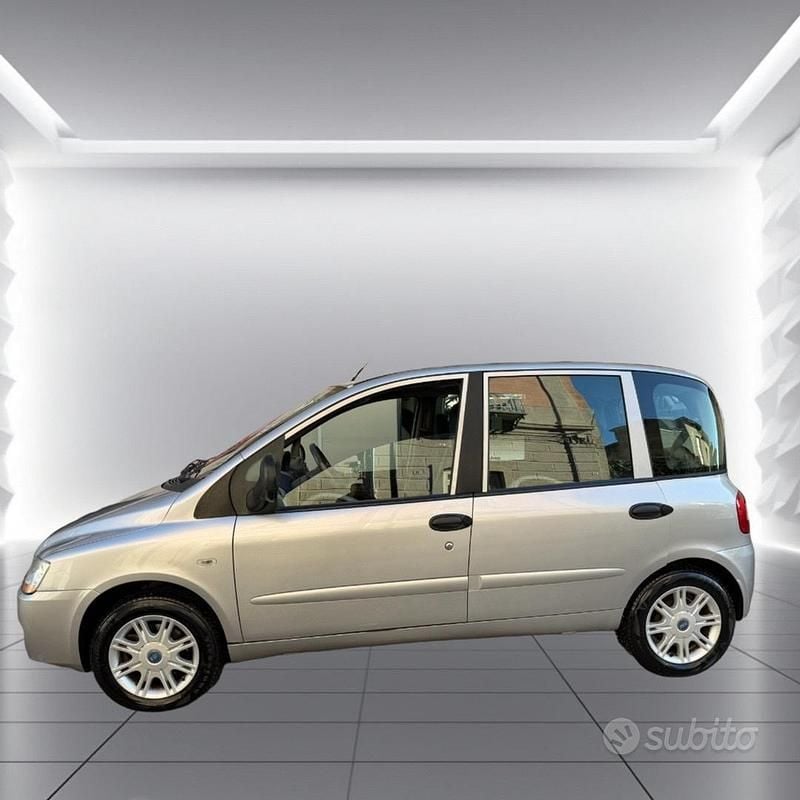 Usata Fiat Multipla Family 110 CV (80 kW) 2005 Grigio Monovolume