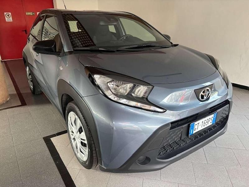 Usata Toyota Aygo X Active 72 CV (52 kW) 2024 Grigio SUV