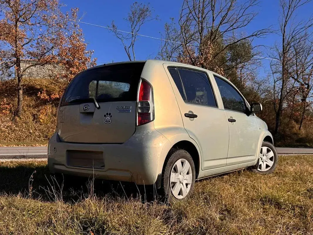Usata Daihatsu Sirion 87 CV (63 kW) 2006 Grigio Utilitaria