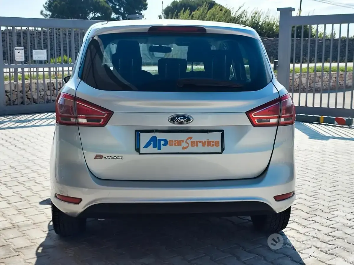 Usata Ford B-MAX Titanium 95 CV (69 kW) 2015 Grigio Monovolume
