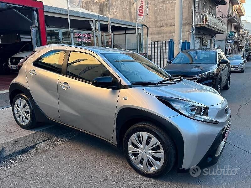 Usata Toyota Aygo X Active 72 CV (52 kW) 2023 Grigio SUV