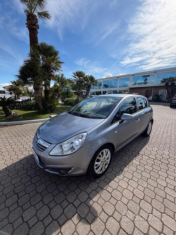 Usata Opel Corsa Cosmo 80 CV (58 kW) 2009 Blu Utilitaria