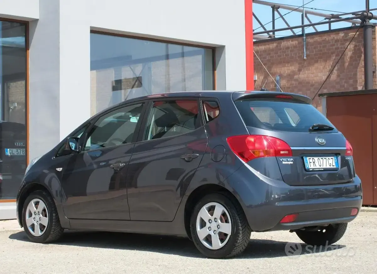 Usata Kia Venga Active 90 CV (66 kW) 2019 Grigio Utilitaria